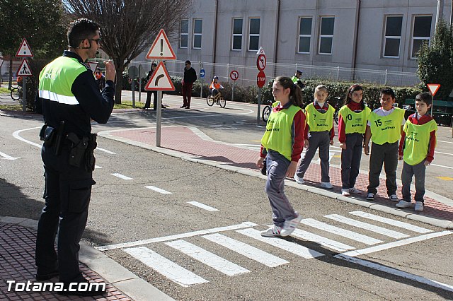 Cerca de 2.400 alumnos participan este curso 2012/13 en el programa de Educacin Vial - 25