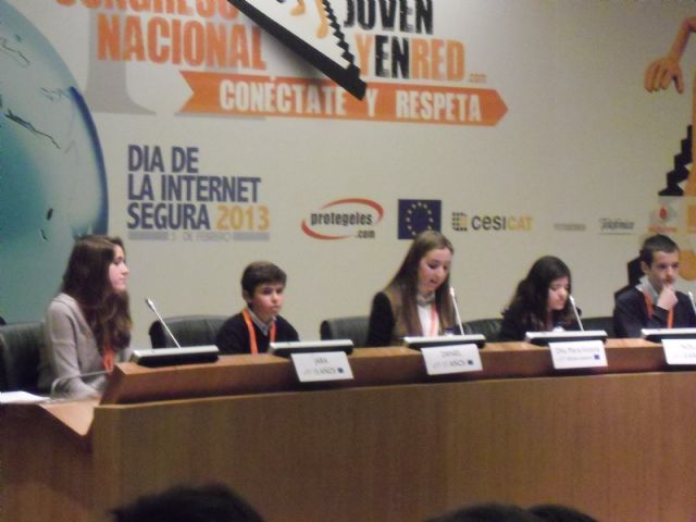 Una estudiante del IES Juan de la Cierva, participa en el II congreso nacional Joven y en red, Foto 1