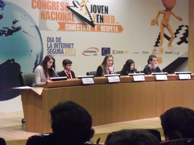 Una estudiante del IES Juan de la Cierva, participa en el II congreso nacional Joven y en red, Foto 2