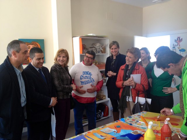 La Comisión de Discapacidad alaba los talleres de arteterapia y de historia personal del Centro de Día de Archena - 1, Foto 1