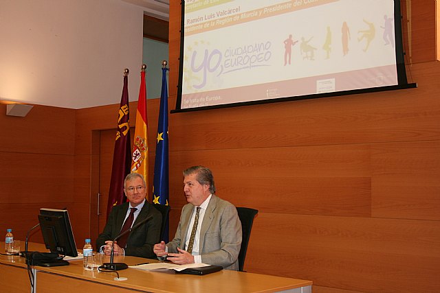 Valcárcel anima a los ciudadanos a sentirse más cerca y comprometidos con Europa y sus instituciones - 1, Foto 1