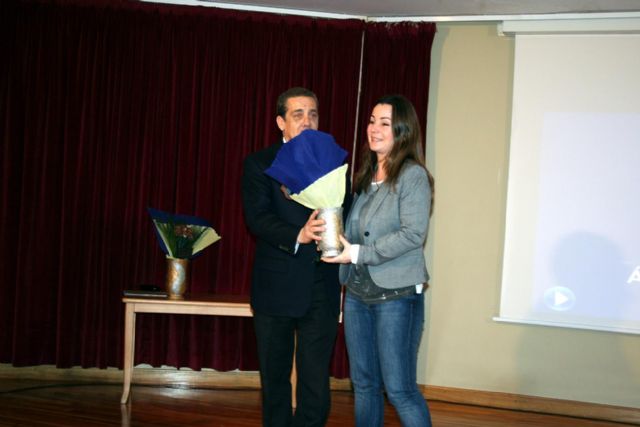 El alcalde entregó los premios del área de la Mujer a la Asoc. de Amas de Casa, a nivel institucional y a dña. Teresa Ramos, a título póstumo, a nivel individual - 3, Foto 3