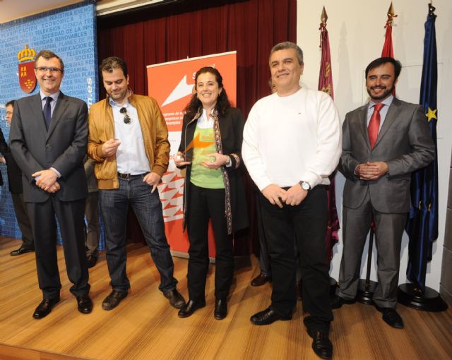 La mazarronera Agustina  Ruiz Martínez junto con dos emprendedores más ganan el primer premio, Foto 1