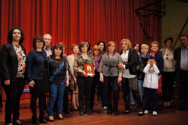 Four women, two groups of workers and templates Residence La Purisima and Santa Eulalia are honored Agricultural, Foto 3