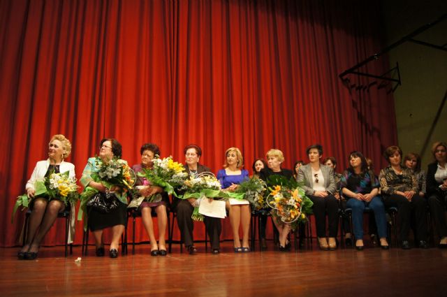 Four women, two groups of workers and templates Residence La Purisima and Santa Eulalia are honored Agricultural, Foto 5