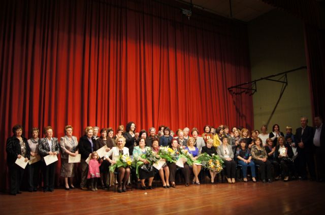 Cuatro mujeres, dos colectivos y las plantillas de trabajadoras de la Residencia la Purísima y Agrícola Santa Eulalia son homenajeadas, Foto 8