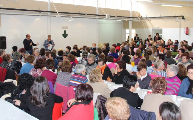 Más de 200 mujeres lumbrerenses participan en una jornada de convivencia en el Cabezo la Jara con motivo del Día de la Mujer - 1, Foto 1