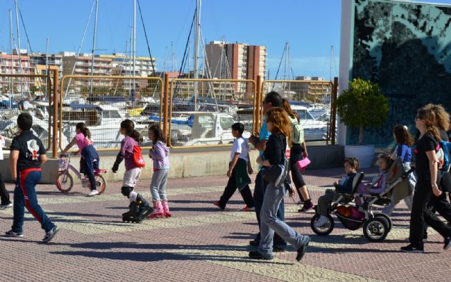 Cerca de 200 personas participan en la marcha Muévete por ti, muévete por ella a beneficio de la AECC - 3, Foto 3