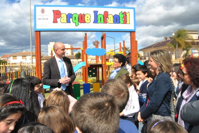 El Alcalde inauguró un parque infantil de 200 metros de juegos, en El Mirador - 2, Foto 2