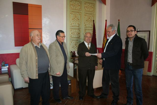 El Ayuntamiento entrega a la Junta Central de Cofradías de Semana Santa una subvención de 13.000 euros - 1, Foto 1