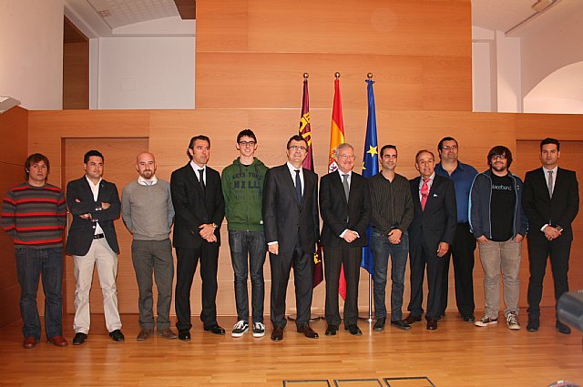 Valcárcel reafirma el compromiso del Gobierno regional para motivar, ilusionar y estimular los proyectos emprendedores - 1, Foto 1