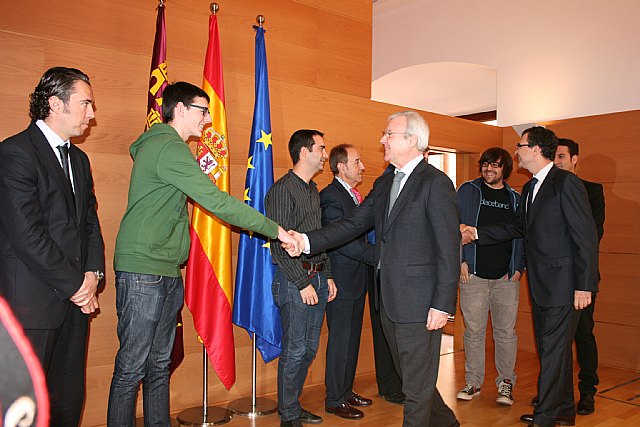 Valcárcel reafirma el compromiso del Gobierno regional para motivar, ilusionar y estimular los proyectos emprendedores - 2, Foto 2