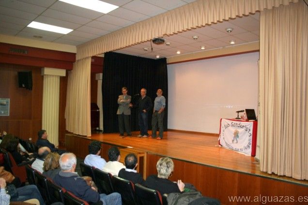 La conferencia del célebre alpinista vasco Juanito Oiarzábal registró un lleno absoluto en la Casa de la Cultura de Alguazas - 4, Foto 4