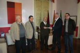 El Ayuntamiento entrega a la Junta Central de Cofradas de Semana Santa una subvencin de 13.000 euros