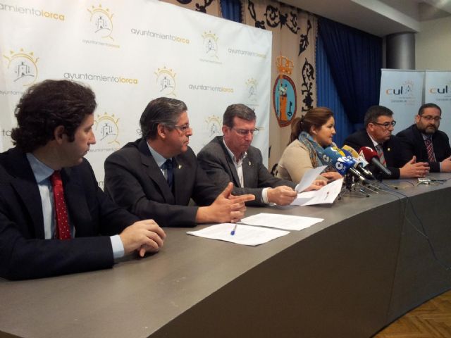 Las sillas para las procesiones de Jueves y Viernes Santo se abaratan hasta en 15 euros respecto al año pasado - 1, Foto 1