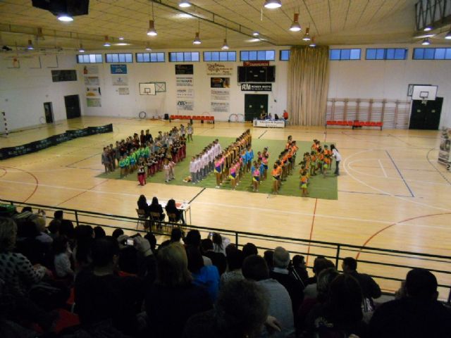 Más de cien deportistas participan en el interescuelas de gimnasia rítimca, Foto 2