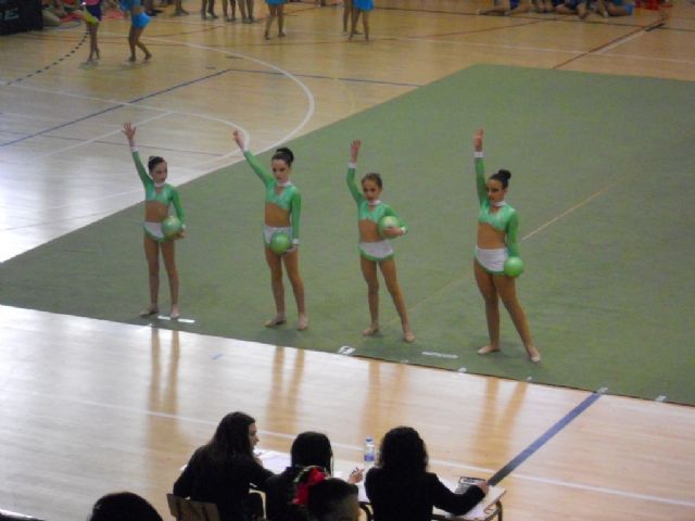 Más de cien deportistas participan en el interescuelas de gimnasia rítimca, Foto 7