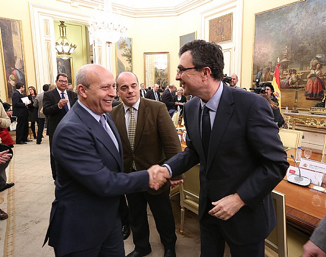 La Consejería de Universidades defiende la necesidad de un sistema unificado para el acceso a la carrera de Medicina - 1, Foto 1