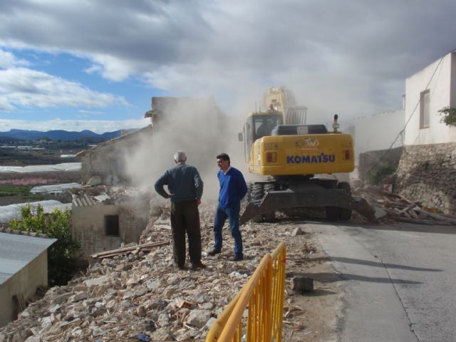 El Ayuntamiento derriba unas casas ruinosas en Canara para eliminar un punto negro en la B-20 - 2, Foto 2