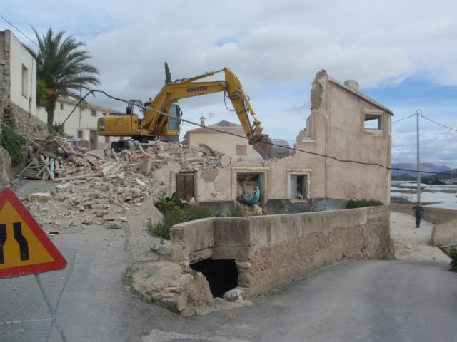 El Ayuntamiento derriba unas casas ruinosas en Canara para eliminar un punto negro en la B-20 - 4, Foto 4