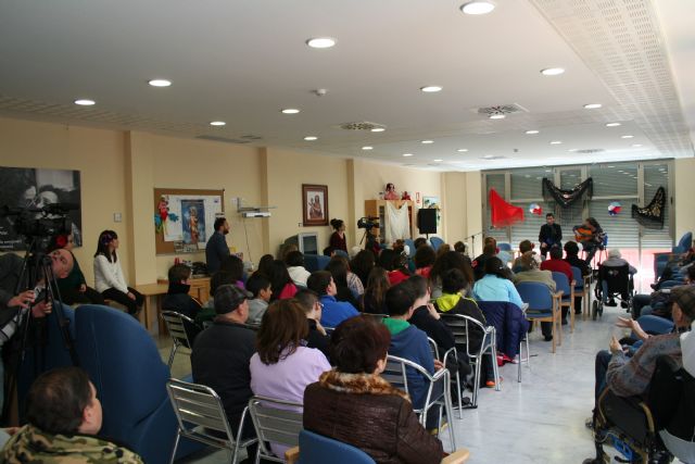 El centro de día celebra una sesión de musicoterapia con el cantaor flamenco Manuel Lorente - 3, Foto 3