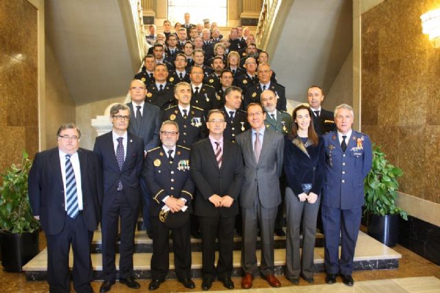 53 miembros de la Policía Local reciben un homenaje presidido por el Alcalde con motivo de la festividad de su patrón - 2, Foto 2