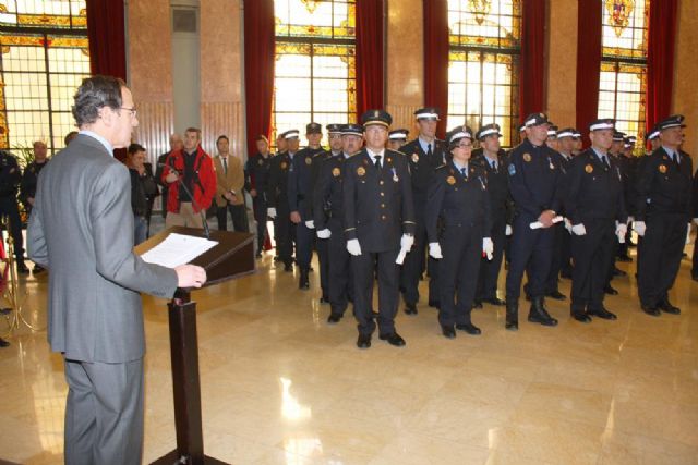 53 miembros de la Policía Local reciben un homenaje presidido por el Alcalde con motivo de la festividad de su patrón - 3, Foto 3