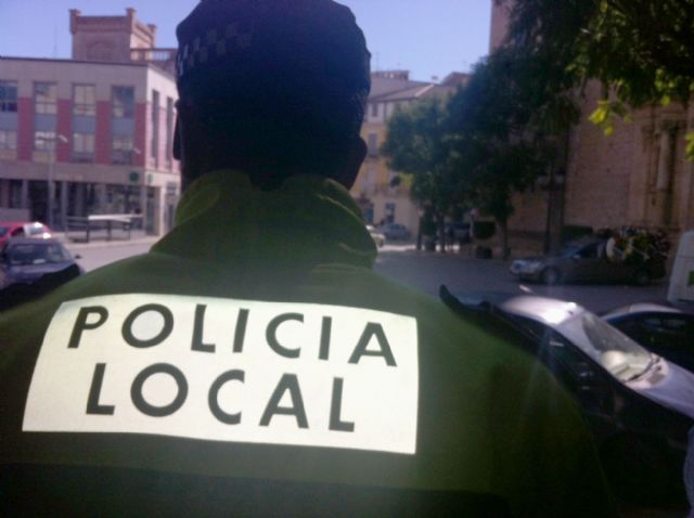 La Policía Local de Totana localiza al propietario de un loro de una especie exótica, Foto 1