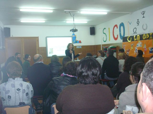Great reception attendees of the first talk of the school for parents "The role of parents in the learning process", Foto 1