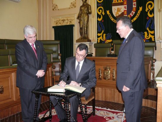 El Consejero de Universidades, Empresa e Investigación, Don José Ballesta, fue el encargado de pregonar la Semana Santa 2013 - 2, Foto 2