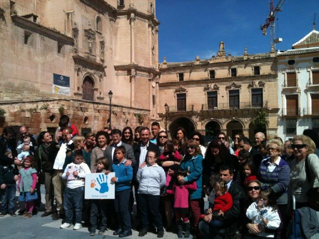 Francisco Jódar recibe a la nueva asociación 'Down Lorca' en el Día Internacional de esta enfermedad - 1, Foto 1