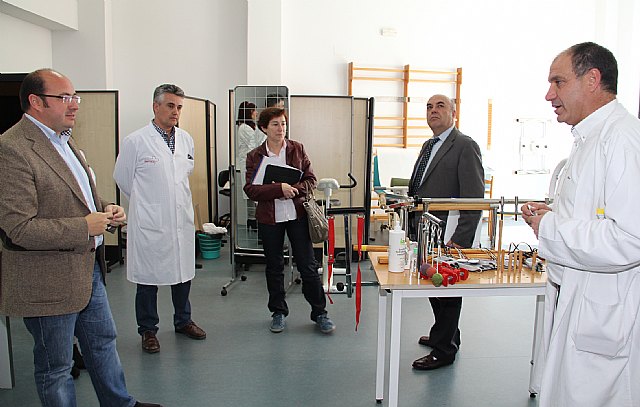 El Director Gerente del Servicio Murciano de Salud y el Alcalde mantienen una reunión de trabajo para reforzar la cartera de servicios sanitarios del municipio - 1, Foto 1