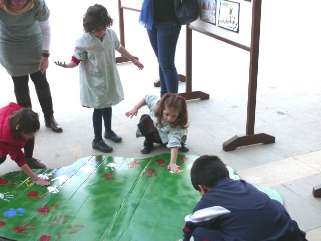 La niña Laura Fernández ganó el  concurso de collage organizado por Medio Ambiente por el Día Forestal Mundial - 2, Foto 2