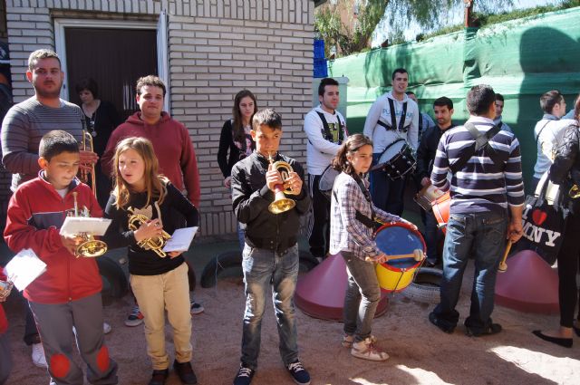 Alumnos de la Escuela Municipal Infantil Clara Campoamor celebran una procesión para dar la bienvenida a la Semana Santa, Foto 4