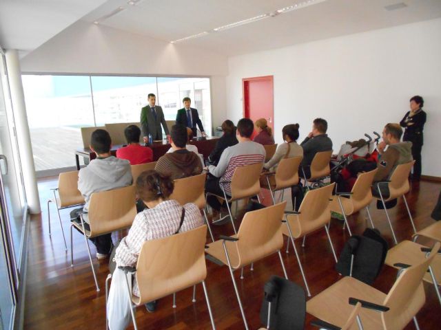 Diplomas para los participantes en el curso de mantenimiento de edificios de viviendas municipales del Infante - 1, Foto 1