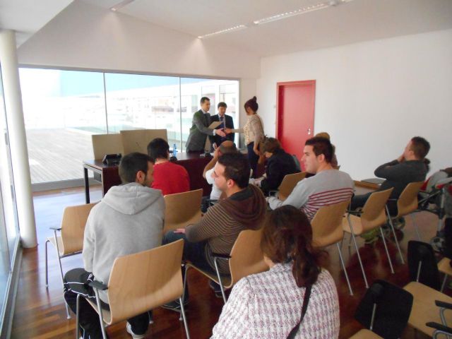 Diplomas para los participantes en el curso de mantenimiento de edificios de viviendas municipales del Infante - 3, Foto 3