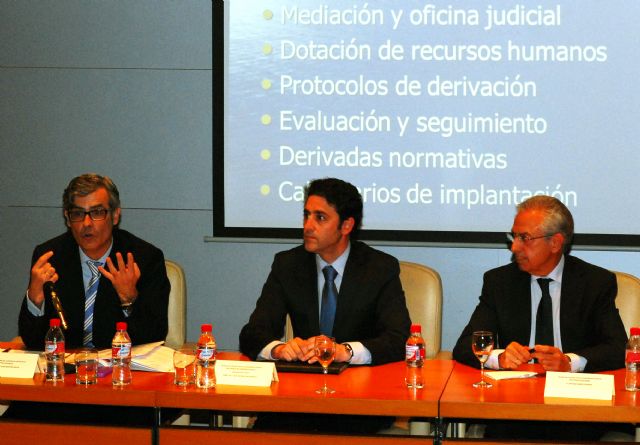 Juan Martínez Moya y José Antonio Galdón clausuran el primer curso realizado en España de ingenieros formados para ser mediadiores judiciales - 1, Foto 1