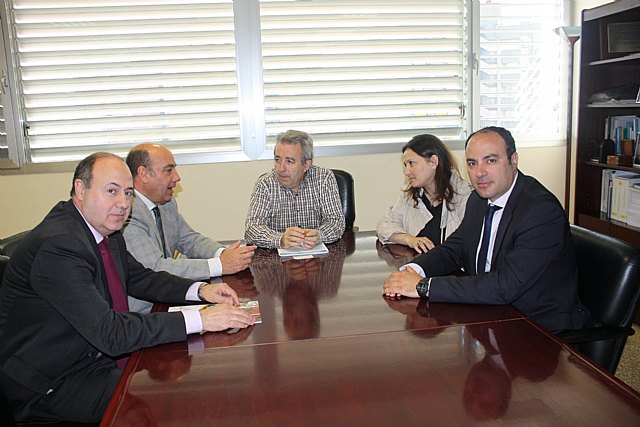La Comunidad mantendrá este verano el dispositivo de redes para reducir la presencia de medusas en el Mar Menor - 1, Foto 1