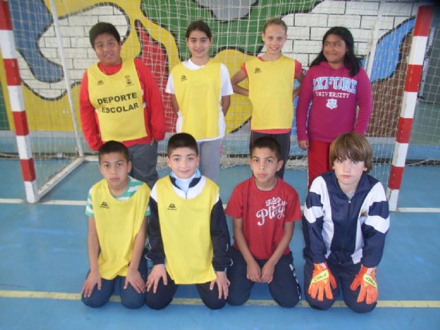 La concejalía de Deportes organizó la segunda jornada de la fase local de fútbol sala alevín de Deporte Escolar, Foto 2