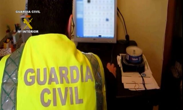 La Guardia Civil detiene a 21 personas e imputa a otras 11 por tenencia y distribución de pornografía infantil - 3, Foto 3