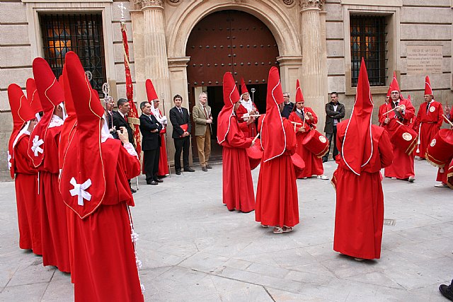 Valcárcel recibe en el Palacio de San Esteban a la convocatoria de la Archicofradía de la Sangre - 1, Foto 1