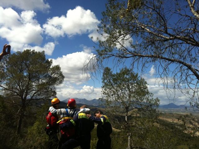 El Servicio Municipal de Emergencias asiste a un senderista accidentado en el Cejo de los Enamorados - 1, Foto 1