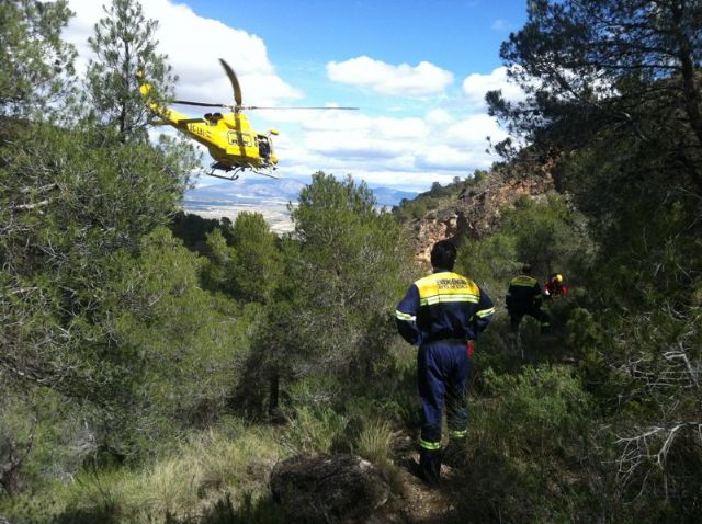 El Servicio Municipal de Emergencias asiste a un senderista accidentado en el Cejo de los Enamorados - 2, Foto 2