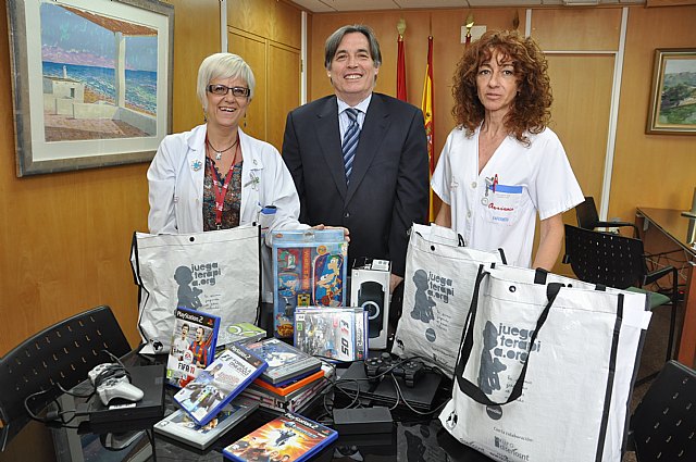 Los niños del Materno Infantil de La Arrixaca disfrutarán de las videoconsolas donadas por ´Juegaterapia´ - 1, Foto 1