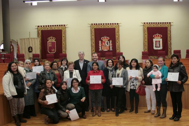 Clausurado el  taller de manualidades organizado por Cáritas Interparroquial de Yecla - 1, Foto 1