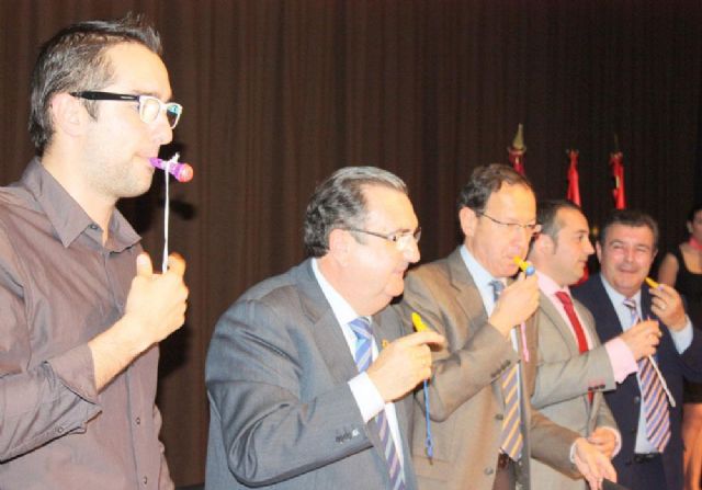 Cámara desea una semana espléndida y que disfrutemos como mejor sabemos hacer estos días: tocando el pito - 1, Foto 1