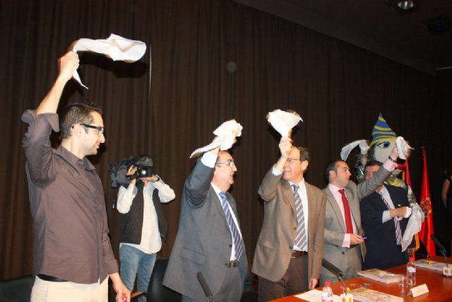 Cámara desea una semana espléndida y que disfrutemos como mejor sabemos hacer estos días: tocando el pito - 2, Foto 2