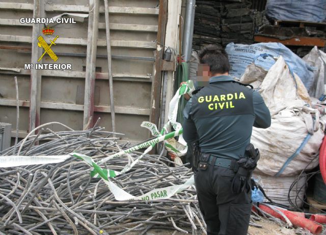 La Guardia Civil detiene a cinco personas por el robo de cableado eléctrico en una urbanización y un invernadero - 2, Foto 2