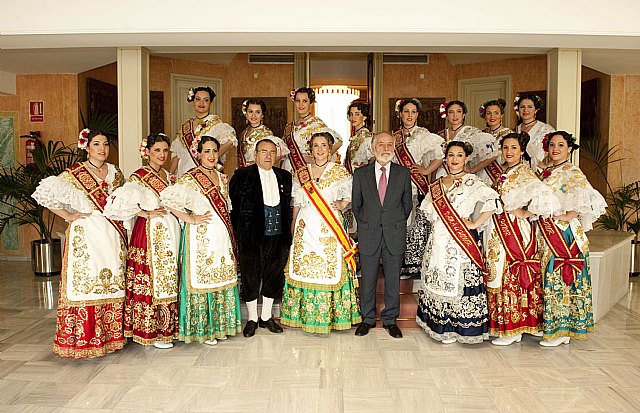La Reina de la Huerta 2013 y su corte de honor, en la Asamblea Regional - 1, Foto 1