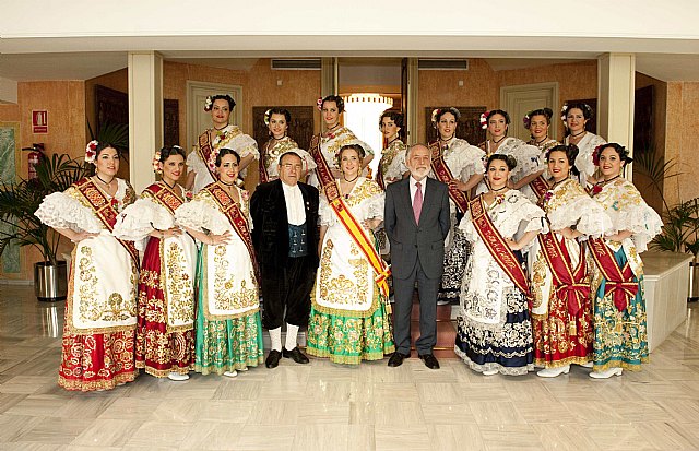 La Reina de la Huerta 2013 y su corte de honor, en la Asamblea Regional - 1, Foto 1